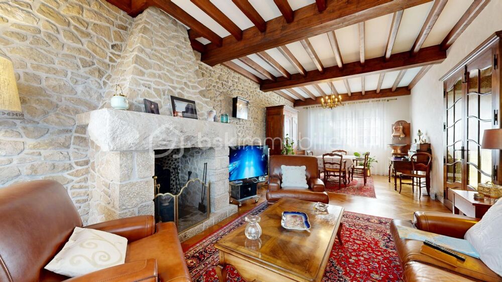 Rare maison de ville spacieuse au coeur d'Objat