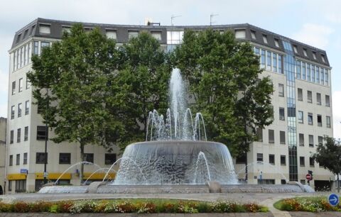 A louer bureaux en bon &eacute;tat &agrave; la fronti&egrave;re entre Courbevoie et La Garenne Colombes 1789 92250 La garenne colombes