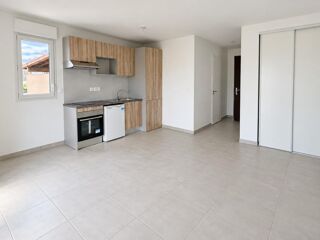 Location Appartement T2 neuf avec terrasse, jardin et deux parkings à Roques Roques