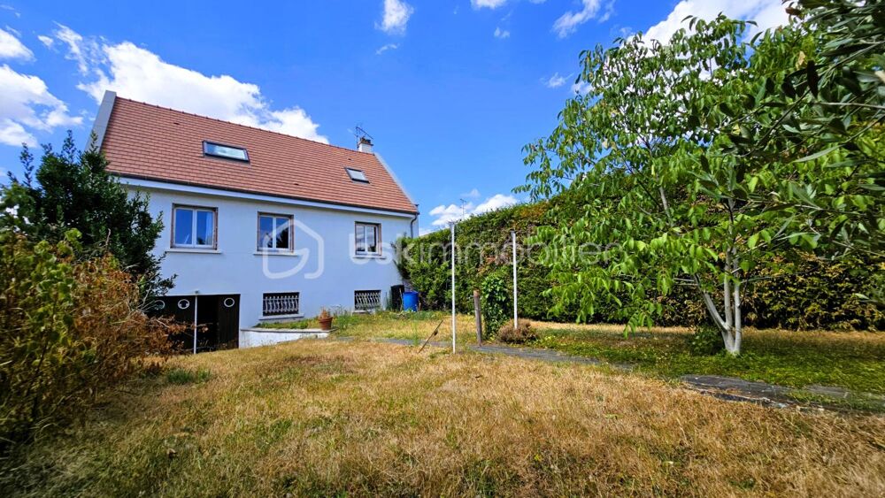 UNE MAISON AUX VOLUMES GÉNÉREUX ET AU POTENTIEL RARE À VERT-LE-GRAND