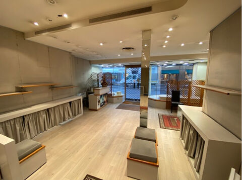 RUE DE VAUGIRARD - BELLE BOUTIQUE METRO CONVENTION 3719 75015 Paris