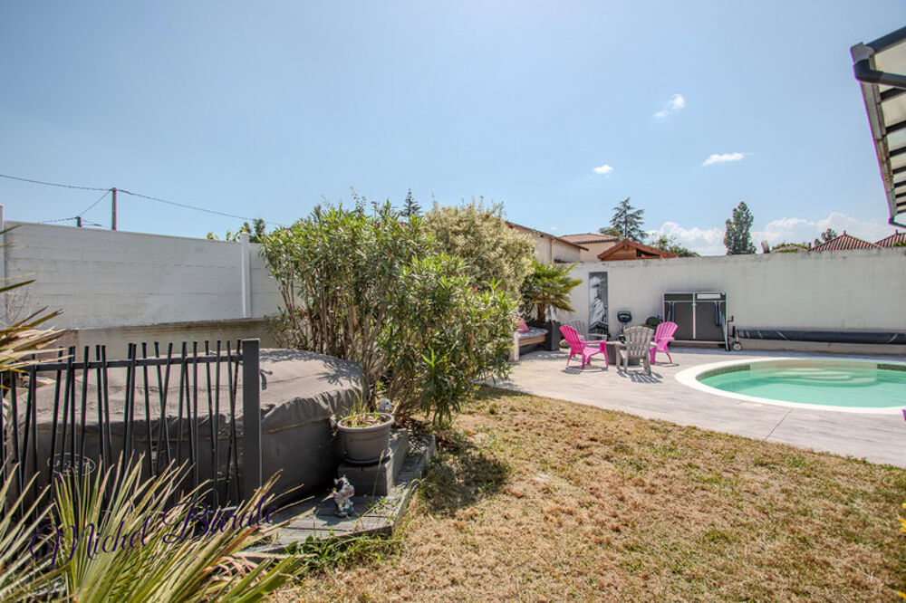 Grézieu-la-Varenne centre  Maison récente avec jardin, piscine et grand garage