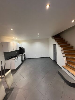  Maison � louer 2 pi�ces 52 m� Cabries