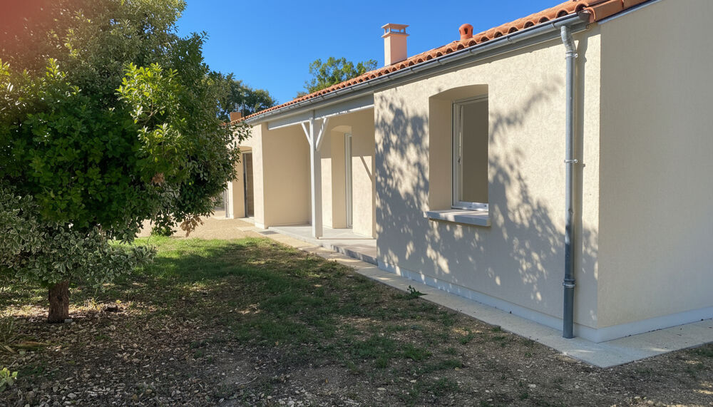 Maison de plain-pied entièrement rénovée avec double garage, Marigny (79360)