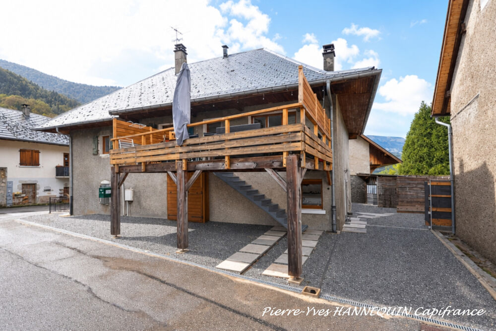 GIEZ  Ensemble immobilier 195 m²  3 logements indépendants + plateau à réhabiliter Proche du lac dAnnecy