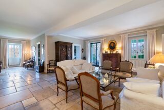  Maison à vendre 14 pièces 650 m²