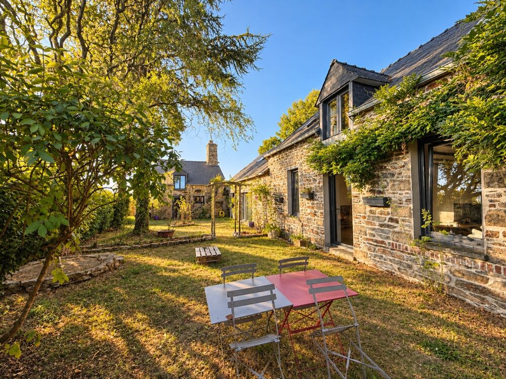 Maison familiale en pierres de caractère  205 m²  4 chambres  Jardin de 1 000 m²  Bréhan