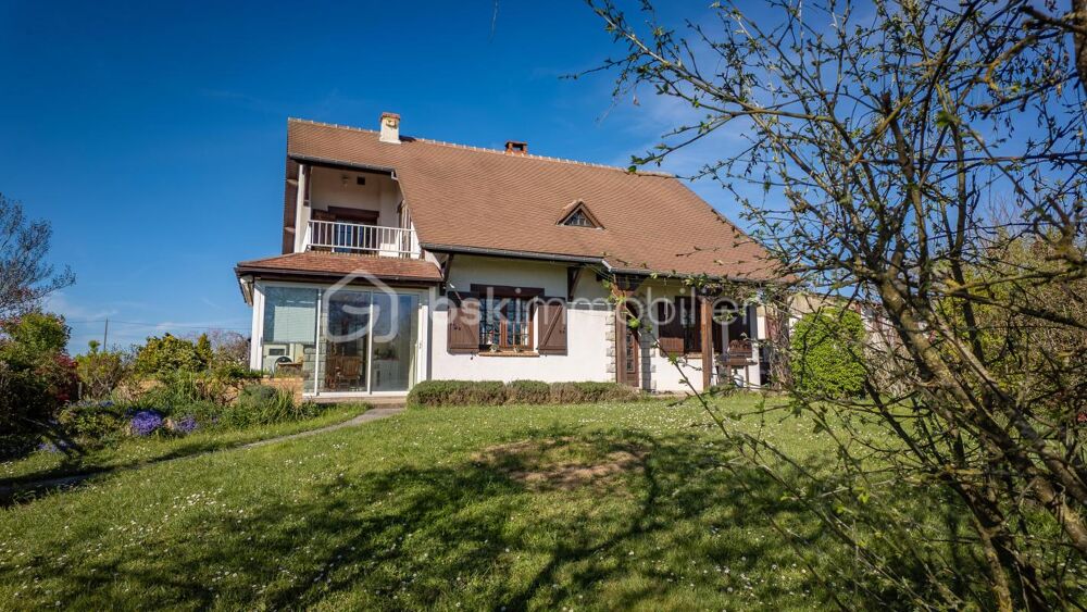Maison traditionnelle spacieuse au cadre verdoyant proche du coeur de ville de VARENNES-VAUZELLES