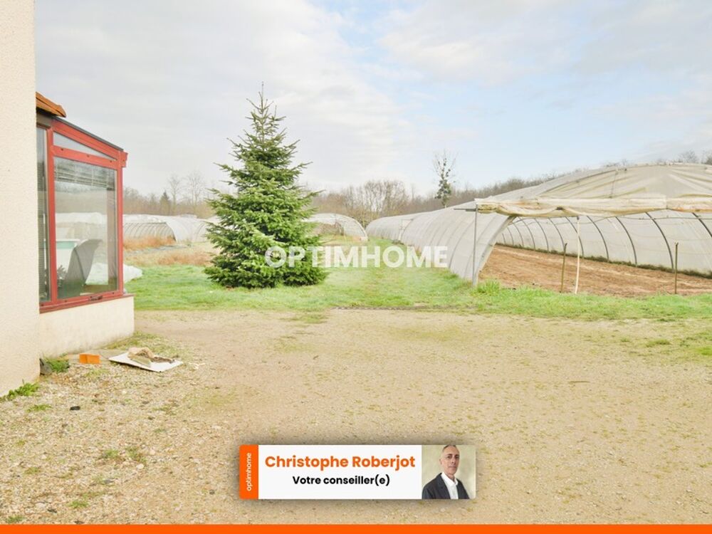 Lumineuse maison familiale de 168m2 au sol sur 2 niveaux et 1.6 hectare de terrain + 276m2 de dépendances