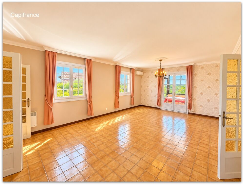 Grande villa familiale de 204 m² avec appartement indépendant, terrain piscinable de 2 178 m² et vue dégagée - Roujan (34320)