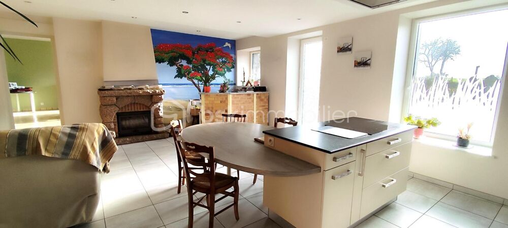 Maison mitoyenne en pierre de 144 m2 exposée plein Sud sur la commune de Javené