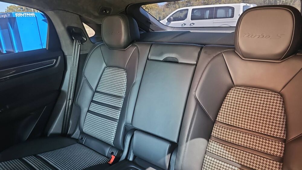 Cayenne 4.0 V8 e-Hybrid 680 BVA8 Turbo S Pack Gt - Automatique 2023 occasion 49300 Cholet