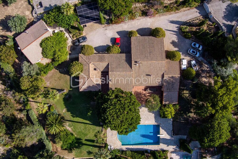 � vendre  Propri�t�/ch�teau La Cadi�re-d'Azur (83740)