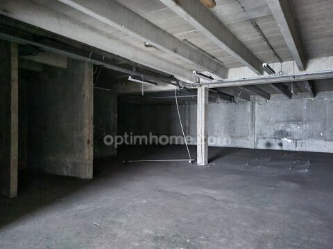  Local commercial de 292 m2 avec bureau et parking à louer à Orgeval au bord de la RN 13 