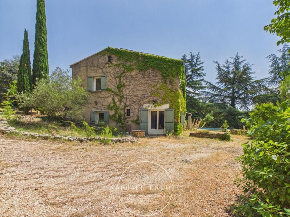 AU COEUR DE LA CAMPAGNE DU LUBERON  PROPRIETE DE 208 M2 AVEC PISCINE SUR 5600 M2 DE TERRAIN