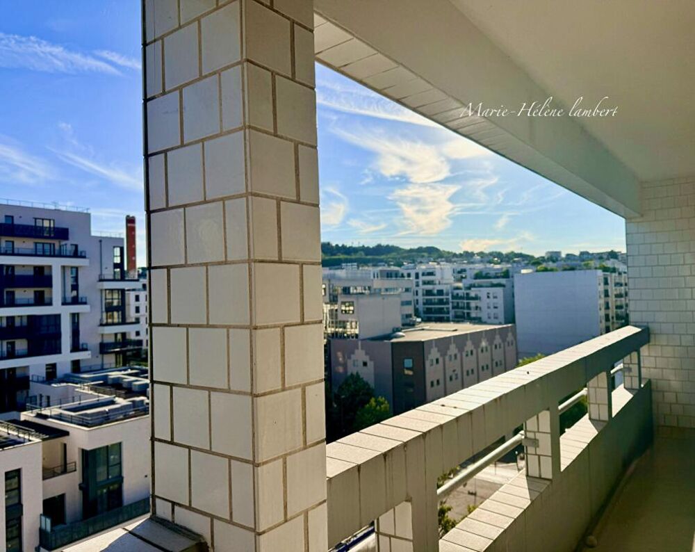 SURESNES CENTRE-VILLE - Appartement 3 pièce(s) 74 m2 - ASCENSEUR - TERRASSE - PARKING - CAVE - BUS AU PIED DE L'APPARTEMENT