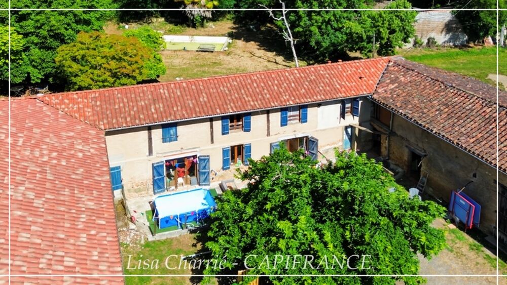 Propriete à vendre 11 pièces de 406 m2 habitables au total, avec dépendance sur 5261 m2 proche de NOGARO (32)