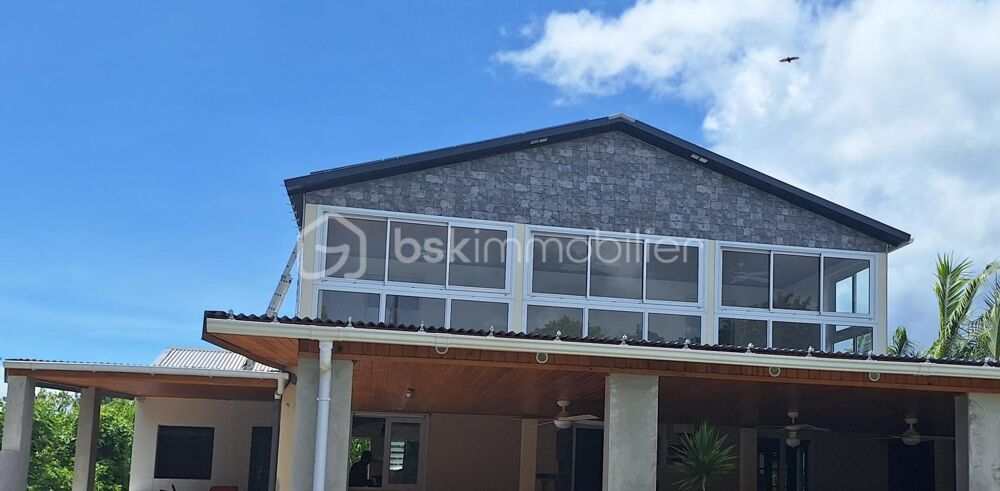 Maison familiale de 141 m² avec terrasse, panneaux photovoltaïques et fort potentiel  La Confiance, Saint-Benoît
