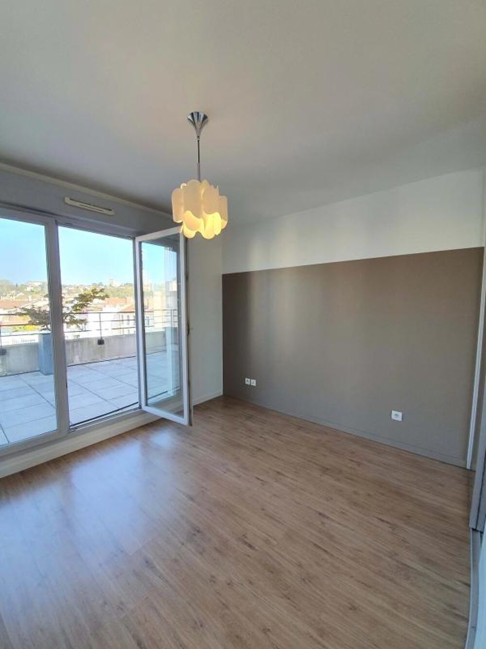 Location Appartement T5 100m2 +88 m2 de terrasses, garage double Lyon 9