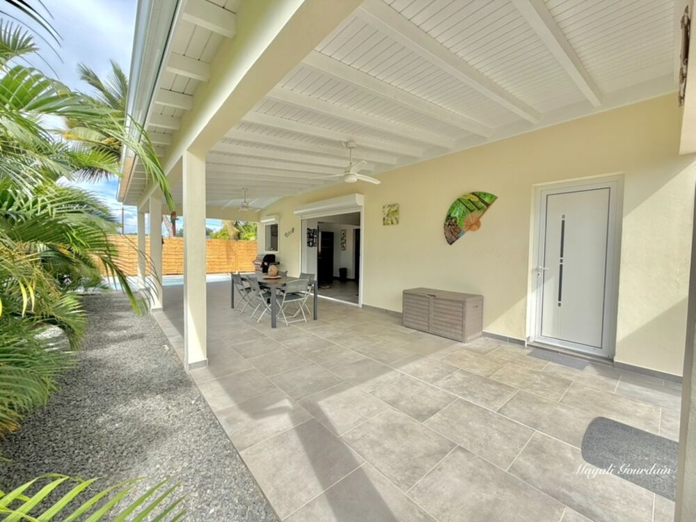 A VENDRE  SAINT-FRANÇOIS  VILLA CONTEMPORAINE 2024 AVEC PISCINE & T2 INDÉPENDANT