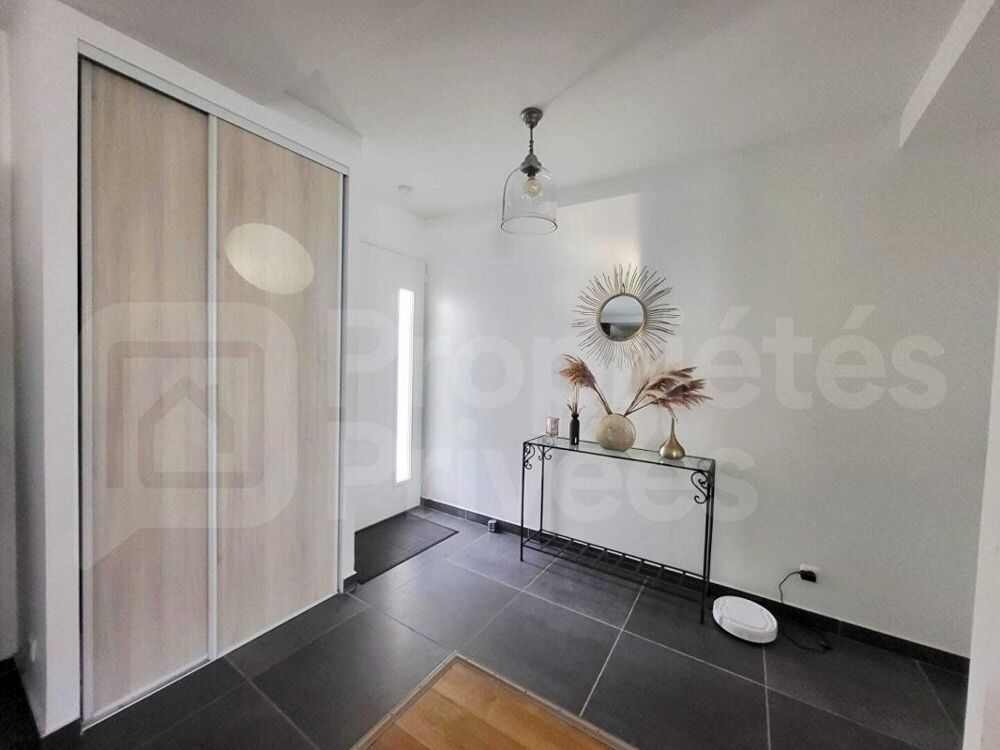 Coup de coeur pour cette maison rénovée, 3 chambres, jardin et stationnement