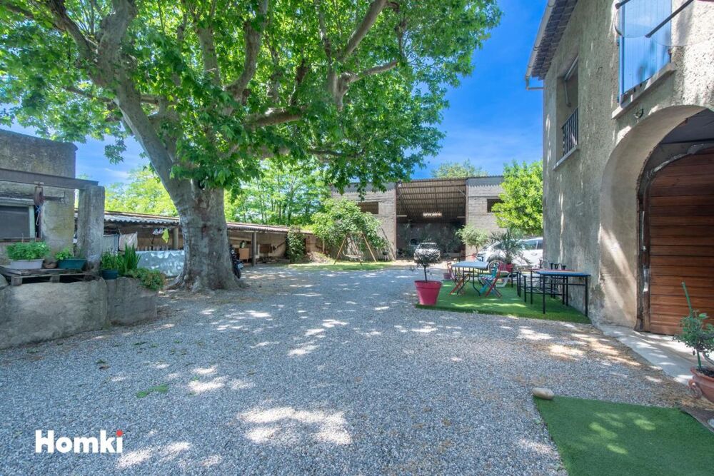**Authentique mas provençal avec hangar de 220 m² et fort potentiel au coeur de Mallemort**