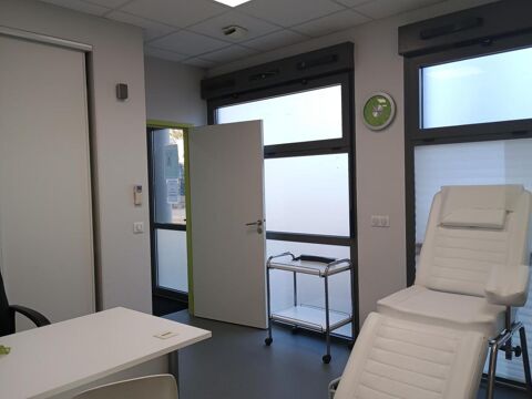   RILLIEUX LA PAPE - LOCAL PROFESSIONNEL - 26.71m� 