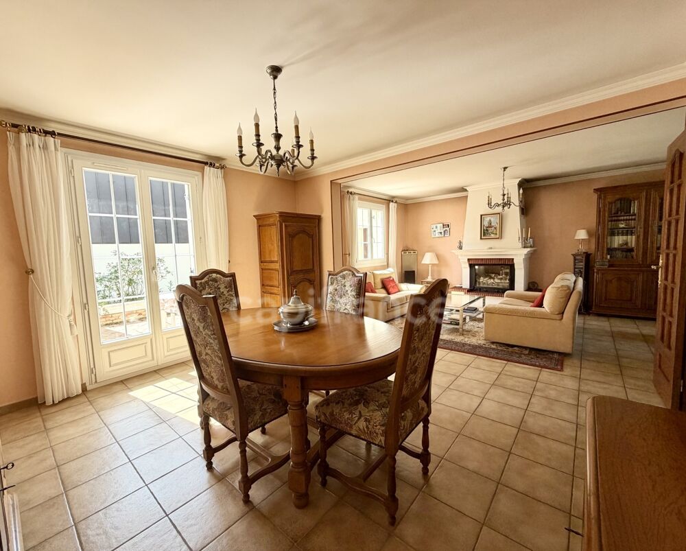 Maison familiale de 131 m² à vendre à Cergy Village  3 chambres, bureau, jardin et garage