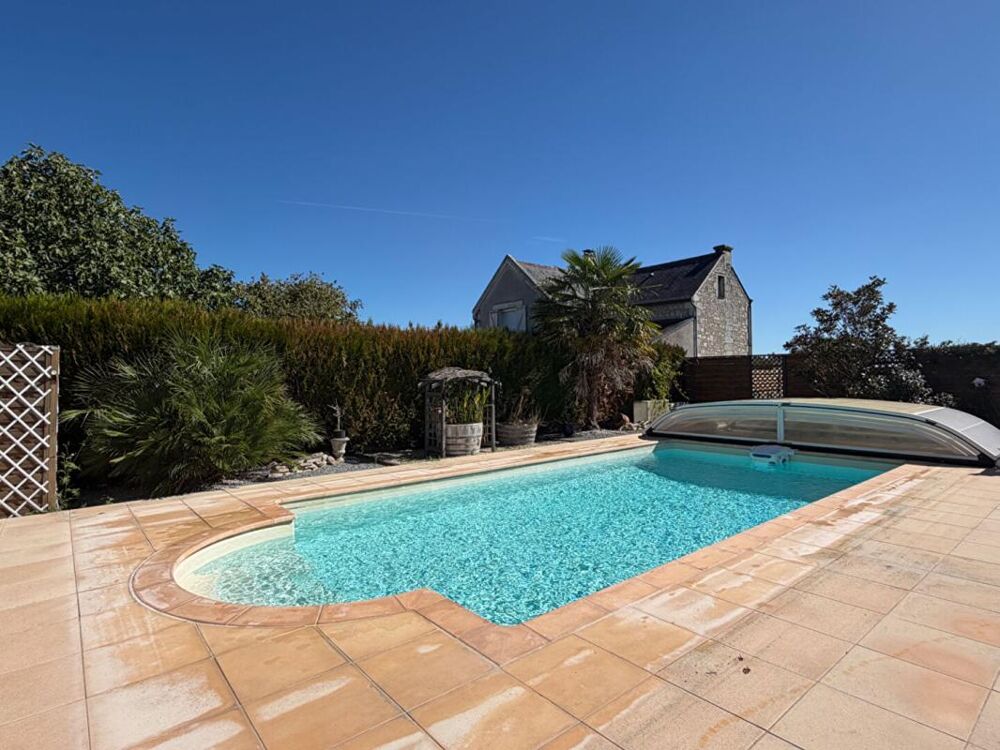 Maison Chinon 6 pièce(s) 174 m2 Piscine Terrain 1900m2