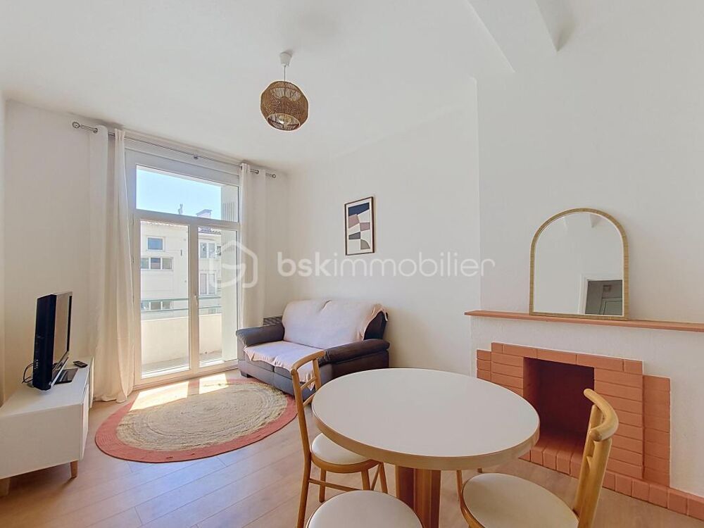 Appartement rénové avec balcons, vendu meublé