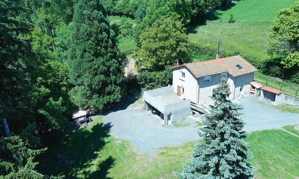 Maison en pleine nature sur un terrain arboré de 3551 m²