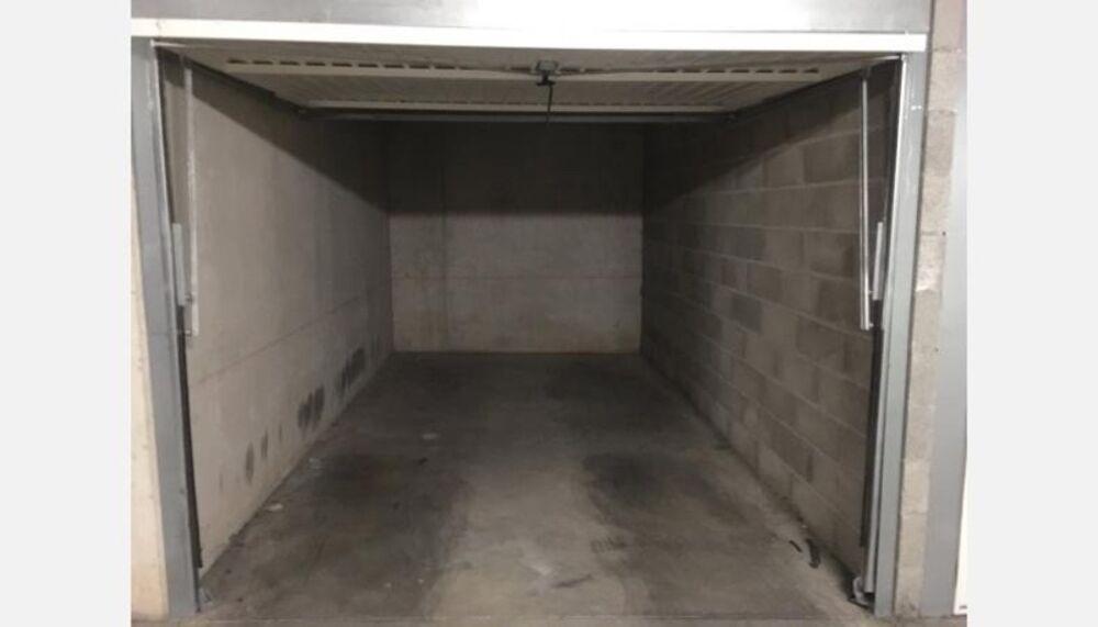 Vente Parking/Garage Lot de 5 grands boxes vendus loués PARIS 18EME ARRONDISSEMENT (75) Paris 18