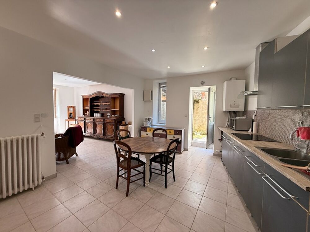 Vente Maison EN EXCLUSIVITE ! Maison de 131m², 5 chambres, avec courette, centre ville, 79 000 € La souterraine