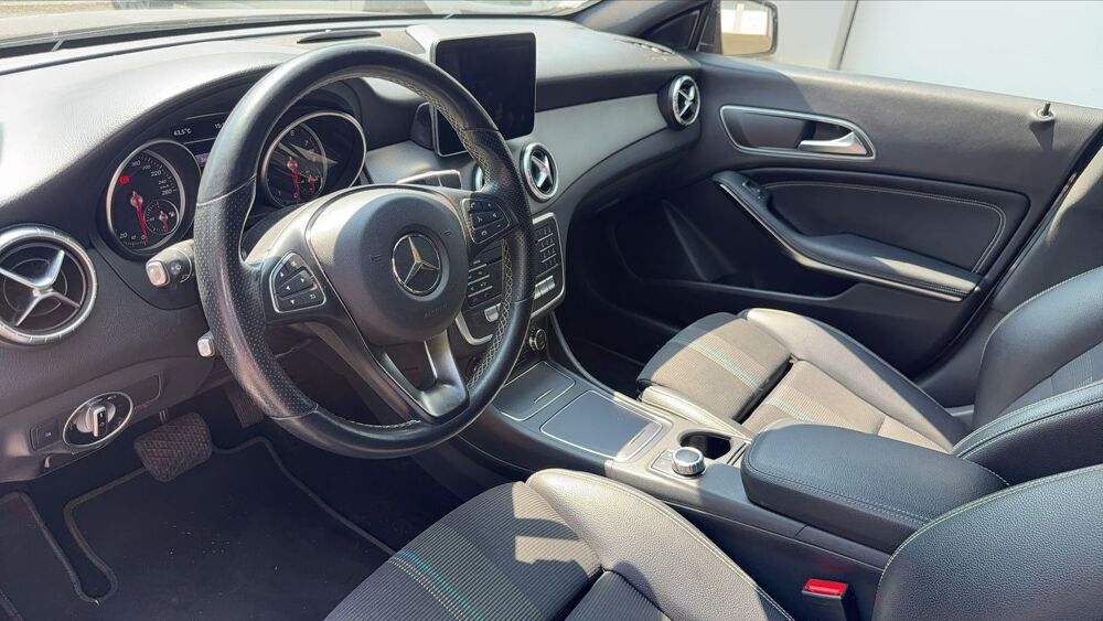 Classe CLA 180 122 7G-Tronic Fascination 2018 occasion 44230 Saint Sebastien Sur Loire
