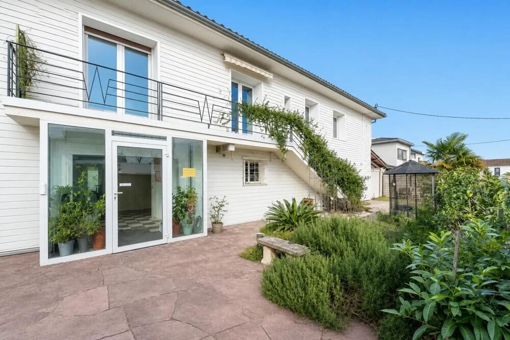 Maison 10 pièces 252 m² · à Bordeaux · 252 m² · 899 000 €
