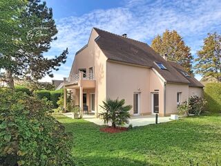 Vente Villa GUERMANTES – Villa d'architecte (249 m² utiles) dans le quartier du Golf de Bussy-Guermantes, beaux volumes et grand jardin Guermantes