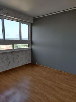  Appartement à louer 4 pièces 80 m²