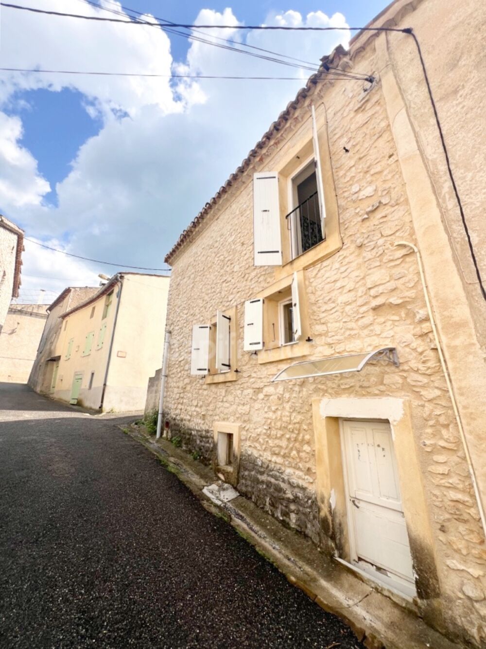 Maison de village lumineuse 2 chambres avec cave aménageable à Revest-du-Bion (04) proche Banon  Idéal investissement locatif