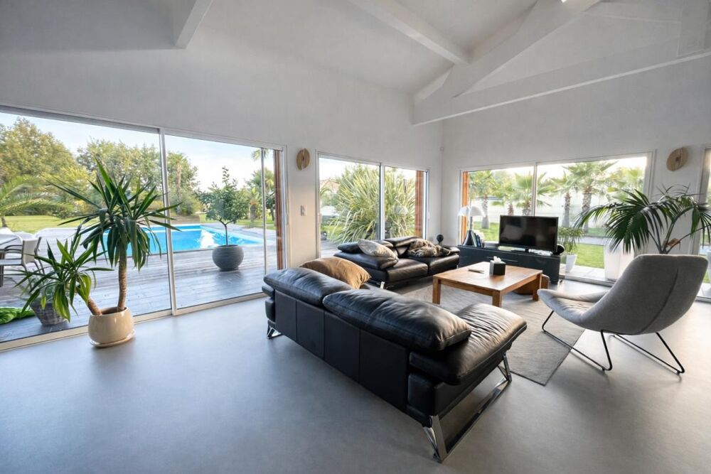 Vente Maison Superbe Villa Cestas 5 pièce(s) 252 m2 + garages + piscine Cestas