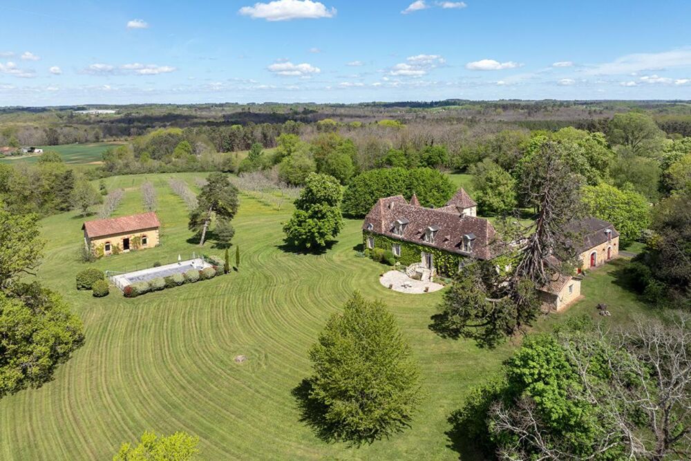 Vente Propriété/Château Superbe Chartreuse du XVIIe siècle située entre Périgueux et Bergerac Val de louyre et caudeau