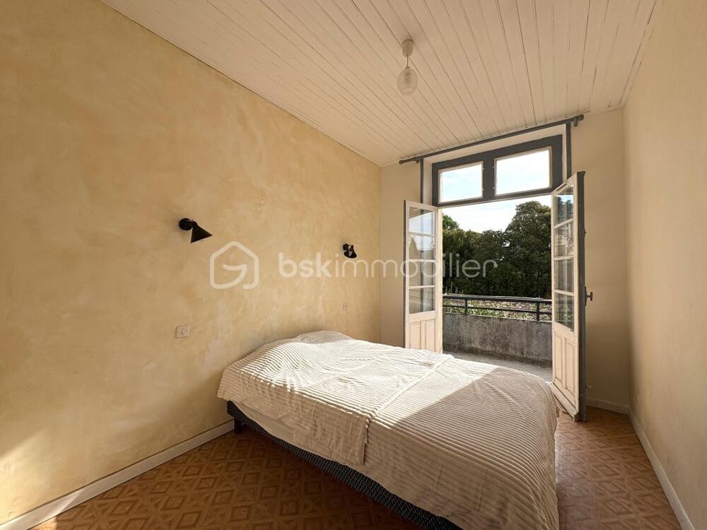 Vente Maison Maison de ville traversante de 87 m2 divisée en 2 appartements sur une parcelle de 137 m2 Nimes