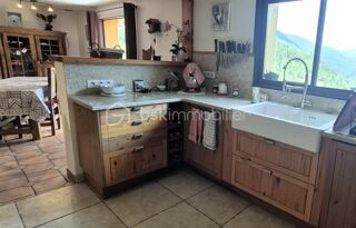  Chalet à vendre 15 + pièces 326 m²
