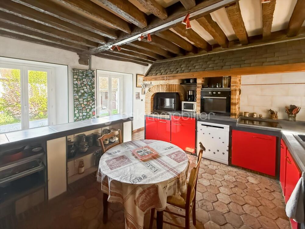 LONGÈRE FAMILIALE 7 PIÈCES DE 163 M² AVEC 5 CHAMBRES, GARAGE ET DÉPENDANCE À VILLEBLEVIN