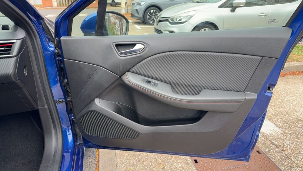 Clio 1.6 E-Tech 140 Hybride BVA6 RS Line - Automatique 2022 occasion 91250 Tigery
