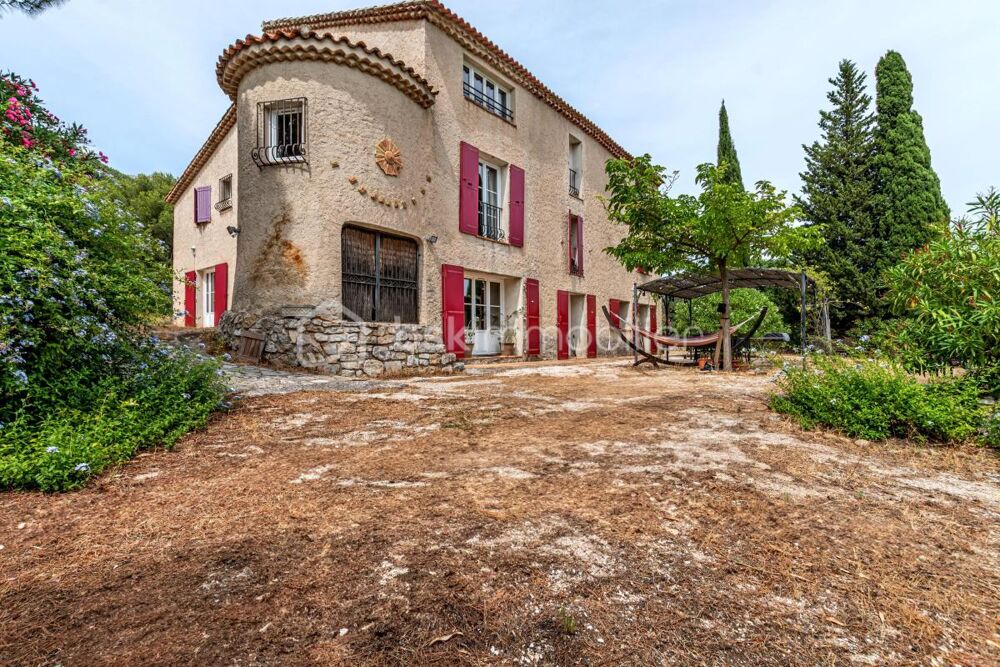 Vente Maison Élégance intemporelle pour cette maison du 19ème avec piscine et vue imprenable sur la rade de Toulon ! Le revest les eaux