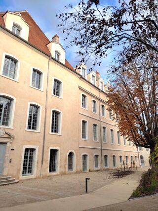  Appartement à louer 3 pièces 79 m²