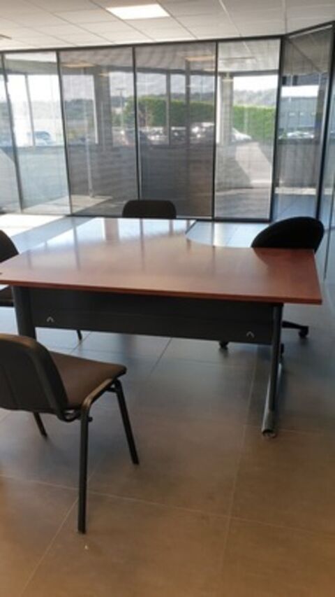 bureau &agrave; louer plus 2 places parking sortie gratuite imm&eacute;diate  autoroute Beynost (01) 445 69006 Lyon 6eme arrondissement
