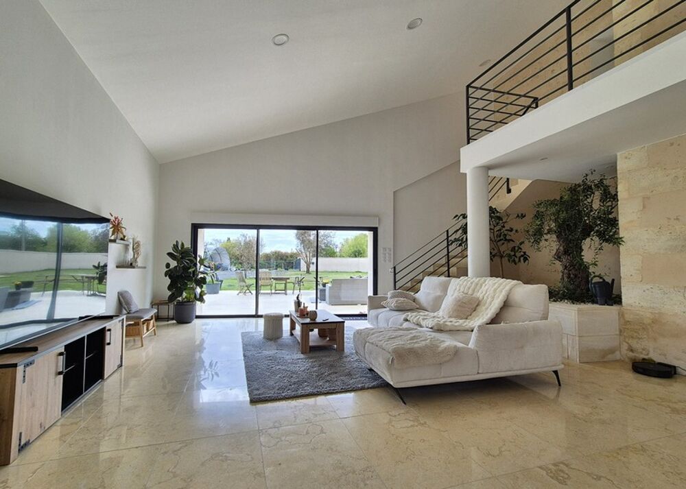 Maison 8 pièces 250 m² · à Berson · 250 m² · 649 000 €