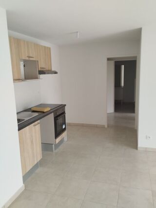  Appartement à louer 4 pièces 76 m²