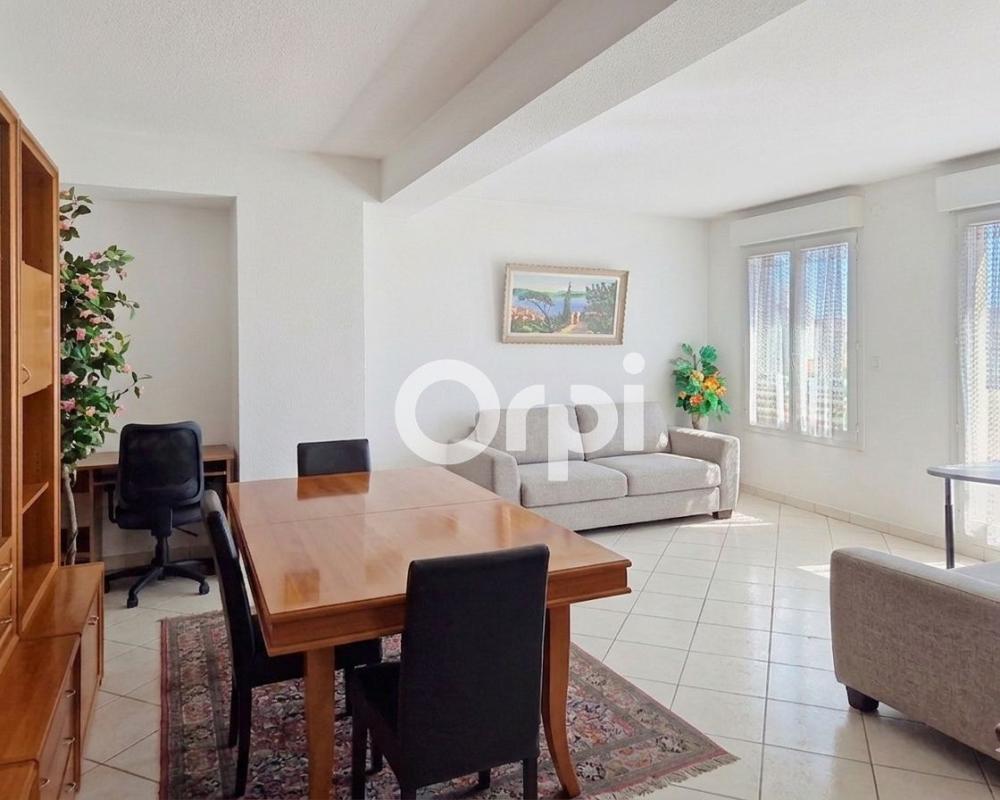 Vente Appartement Rare en Centre-Ville : Dernier Étage, Vue Mer & Double Parking Antibes